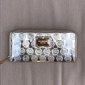 Authentic Michael Kors gold jet-set wallet!